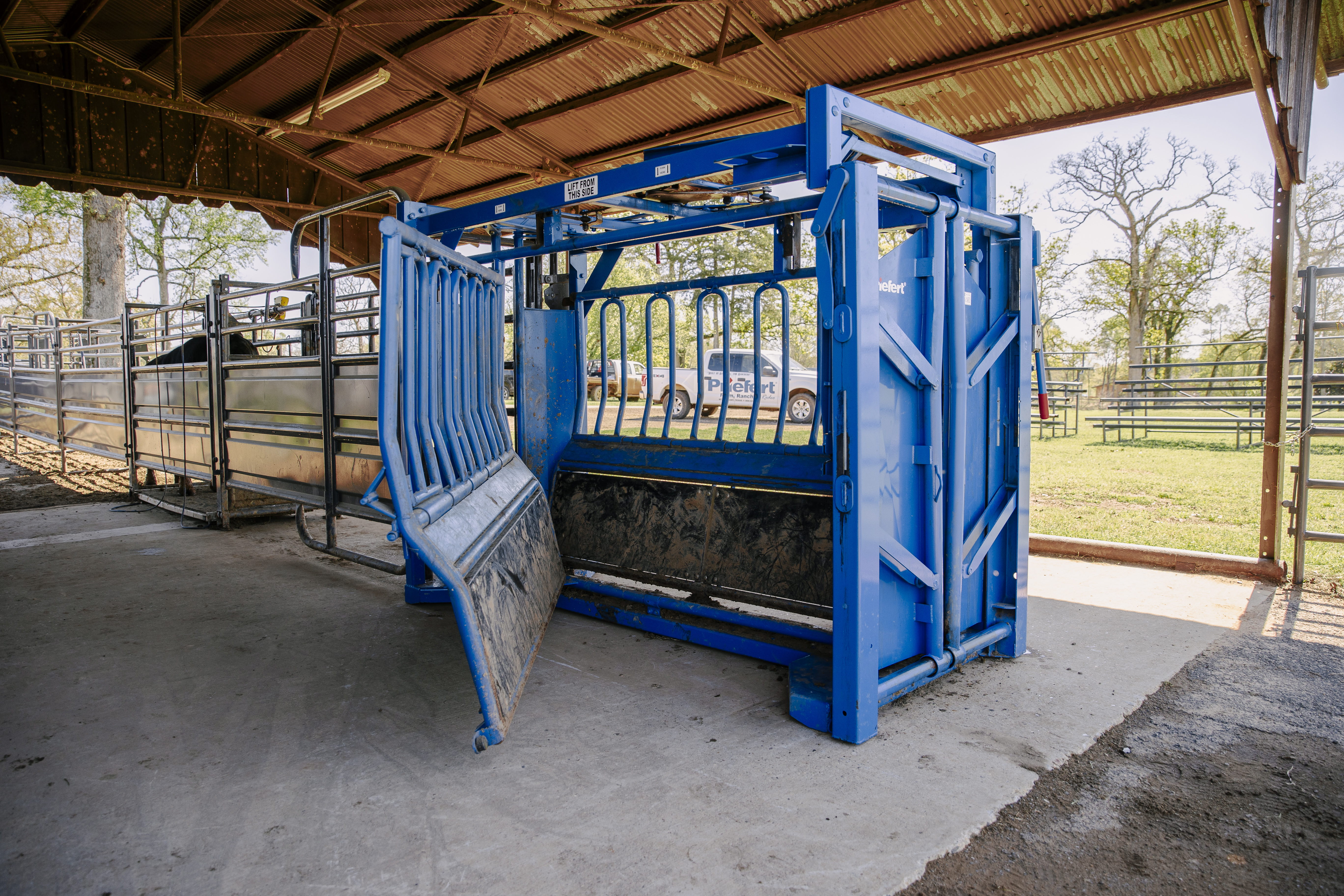 Squeeze Chute – Model SC25