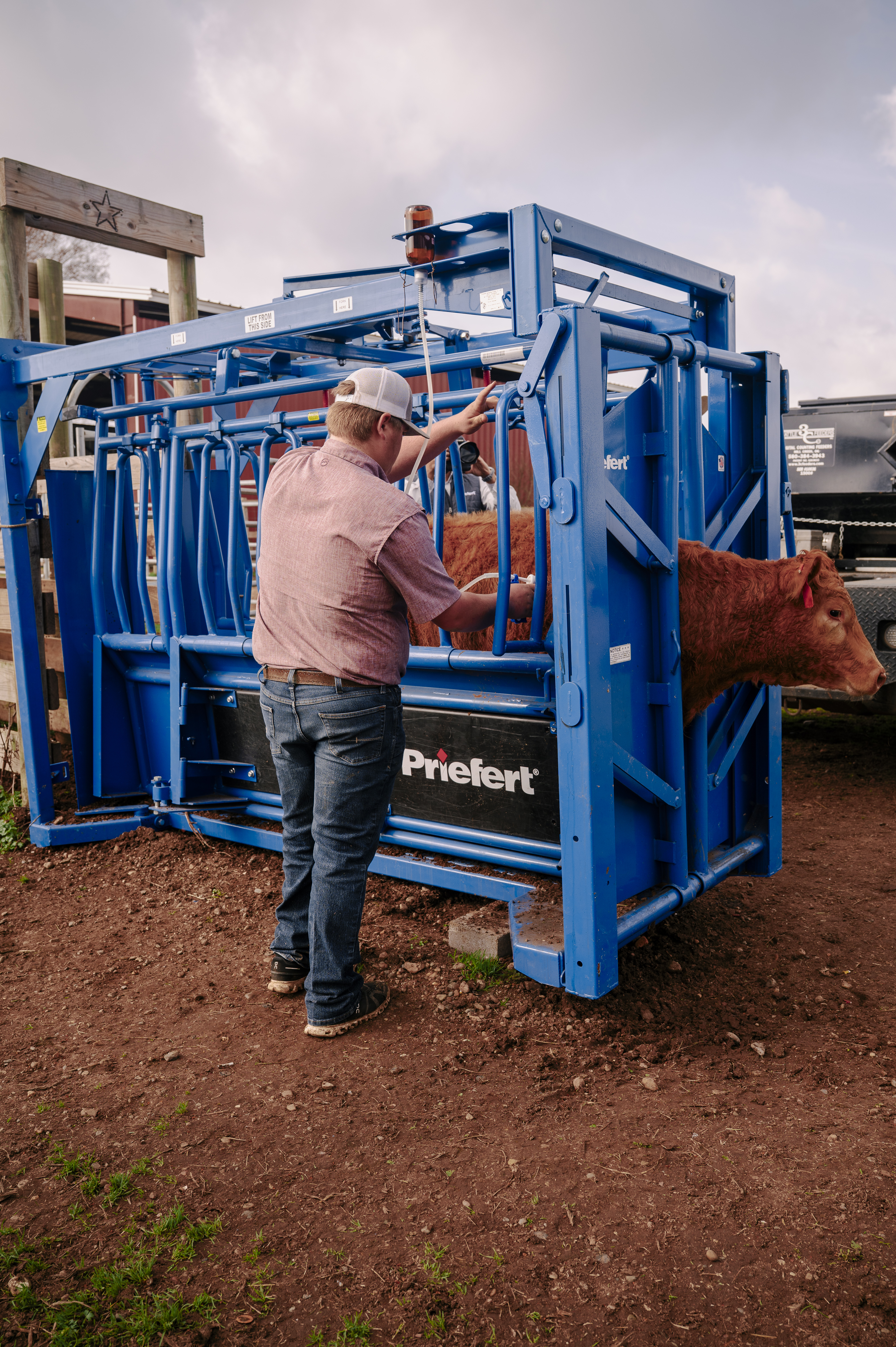Squeeze Chute – Model SC25