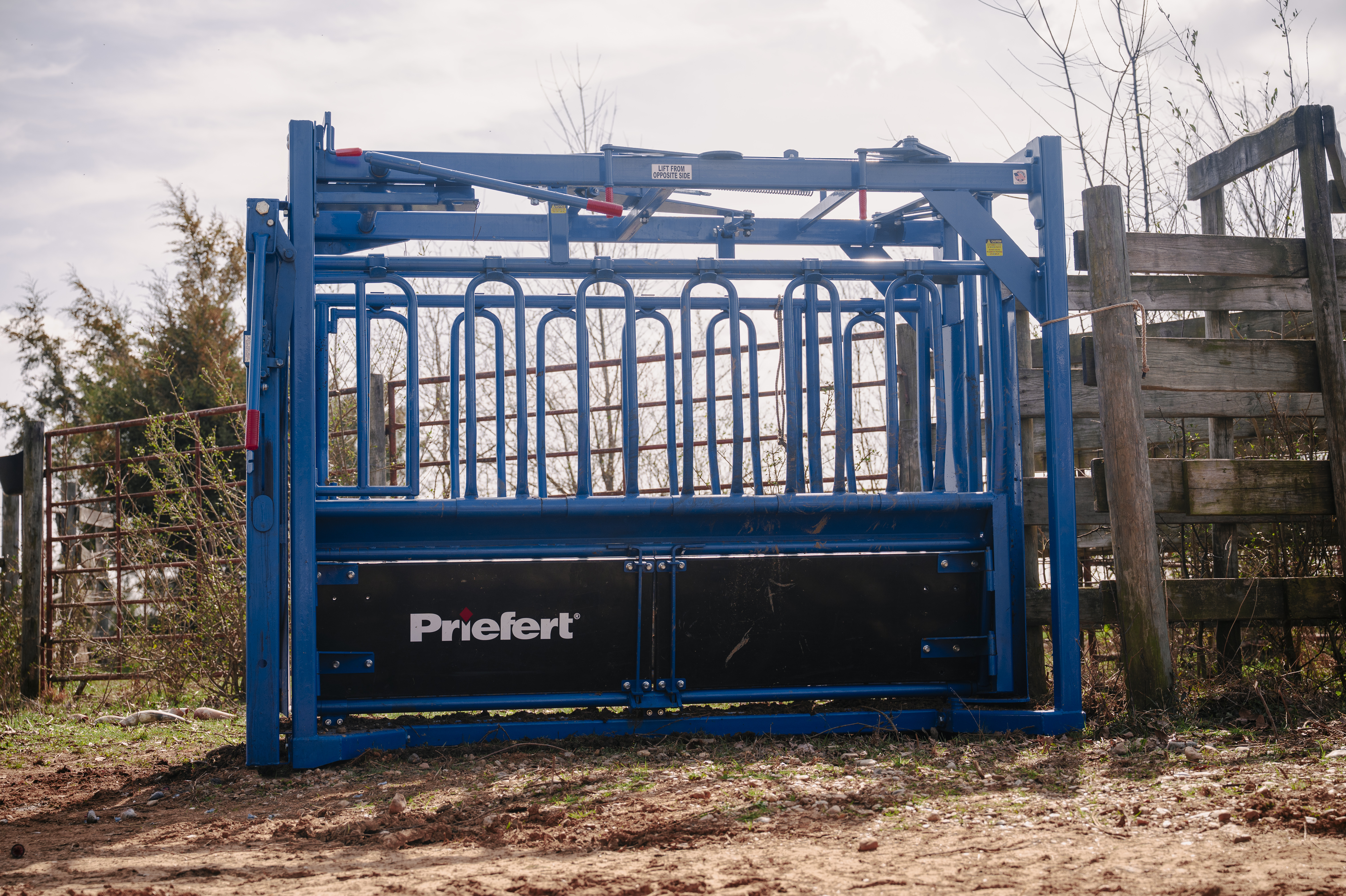 Squeeze Chute – Model SC25