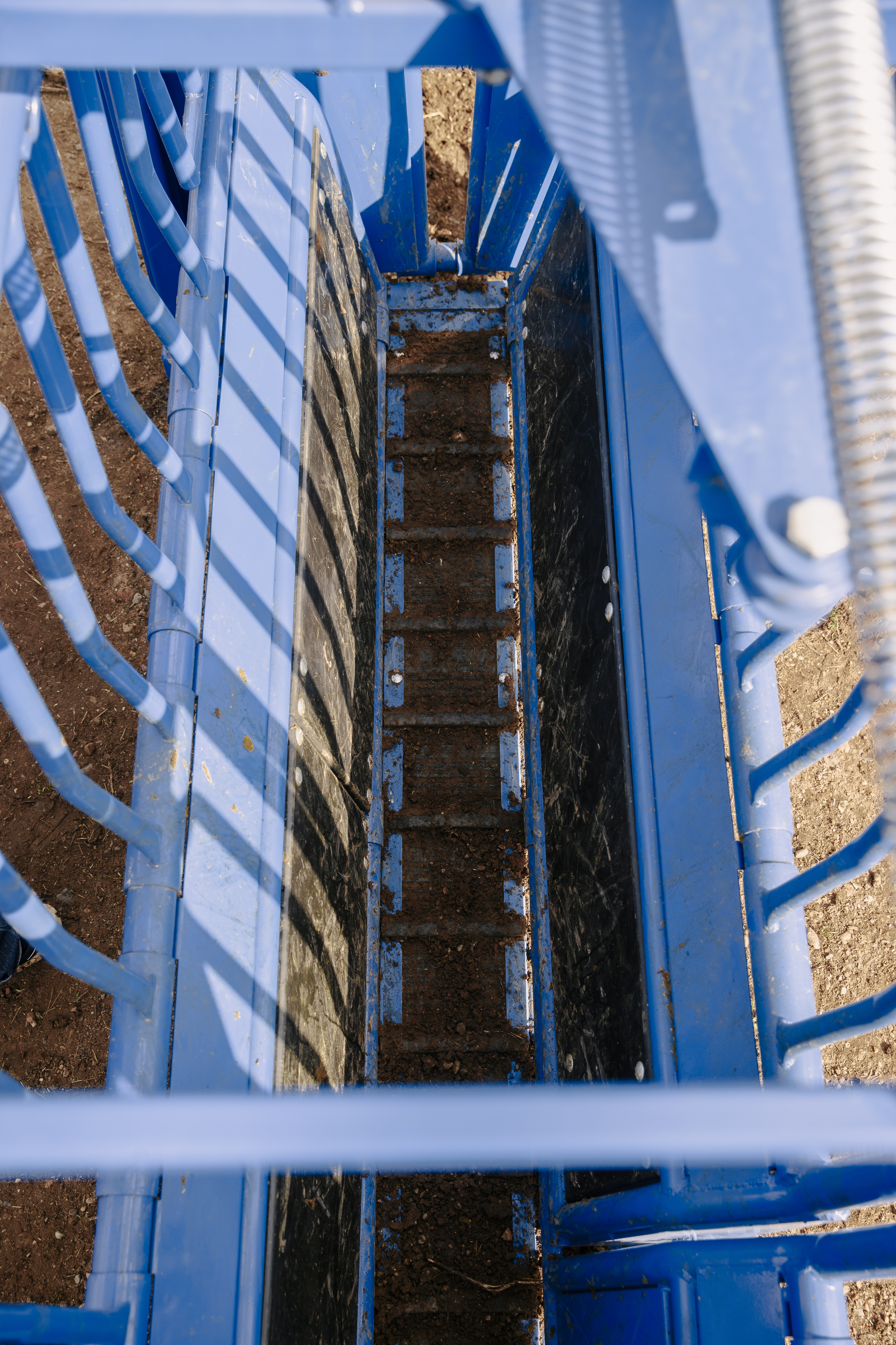 Squeeze Chute – Model SC25
