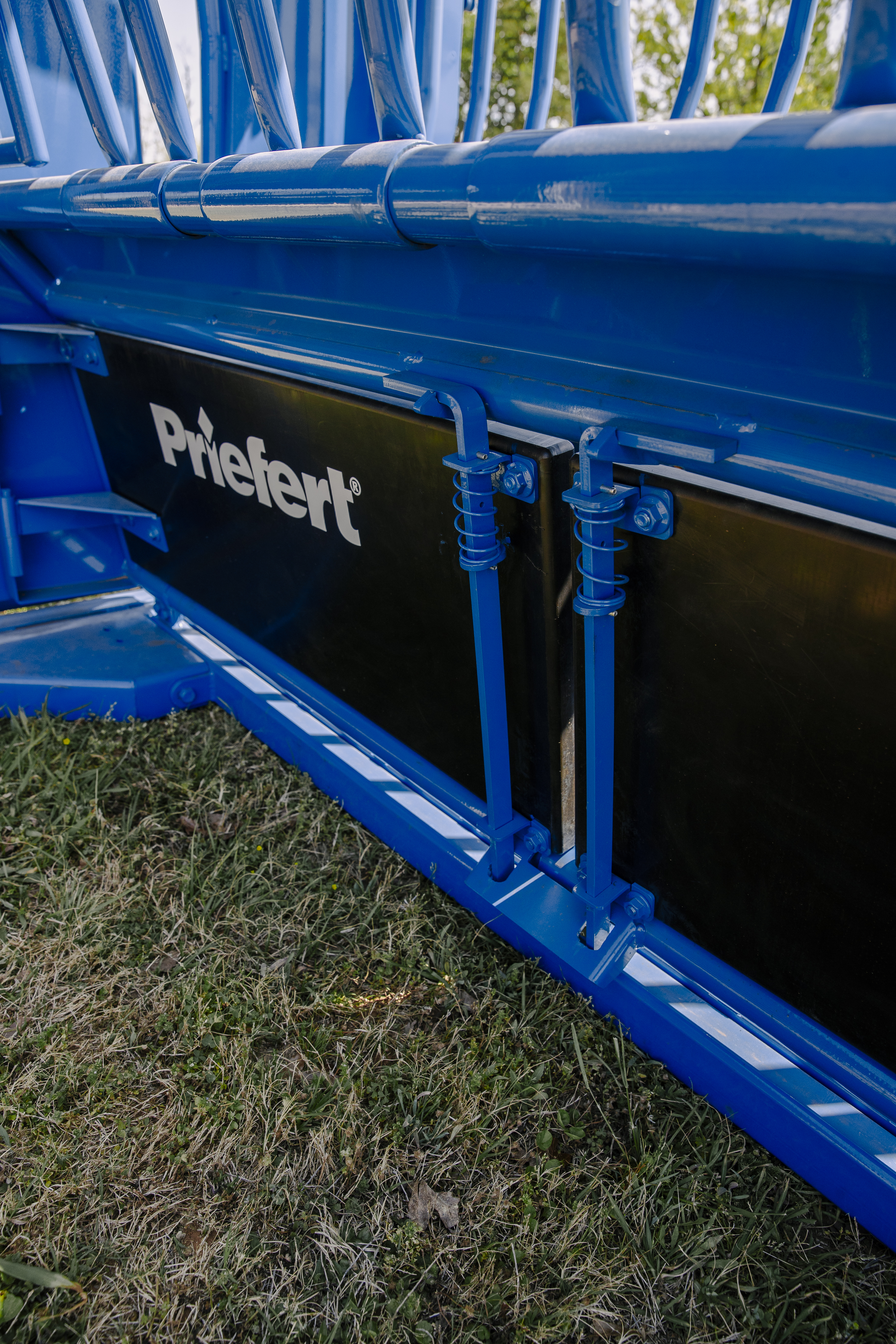 Squeeze Chute – Model SC25
