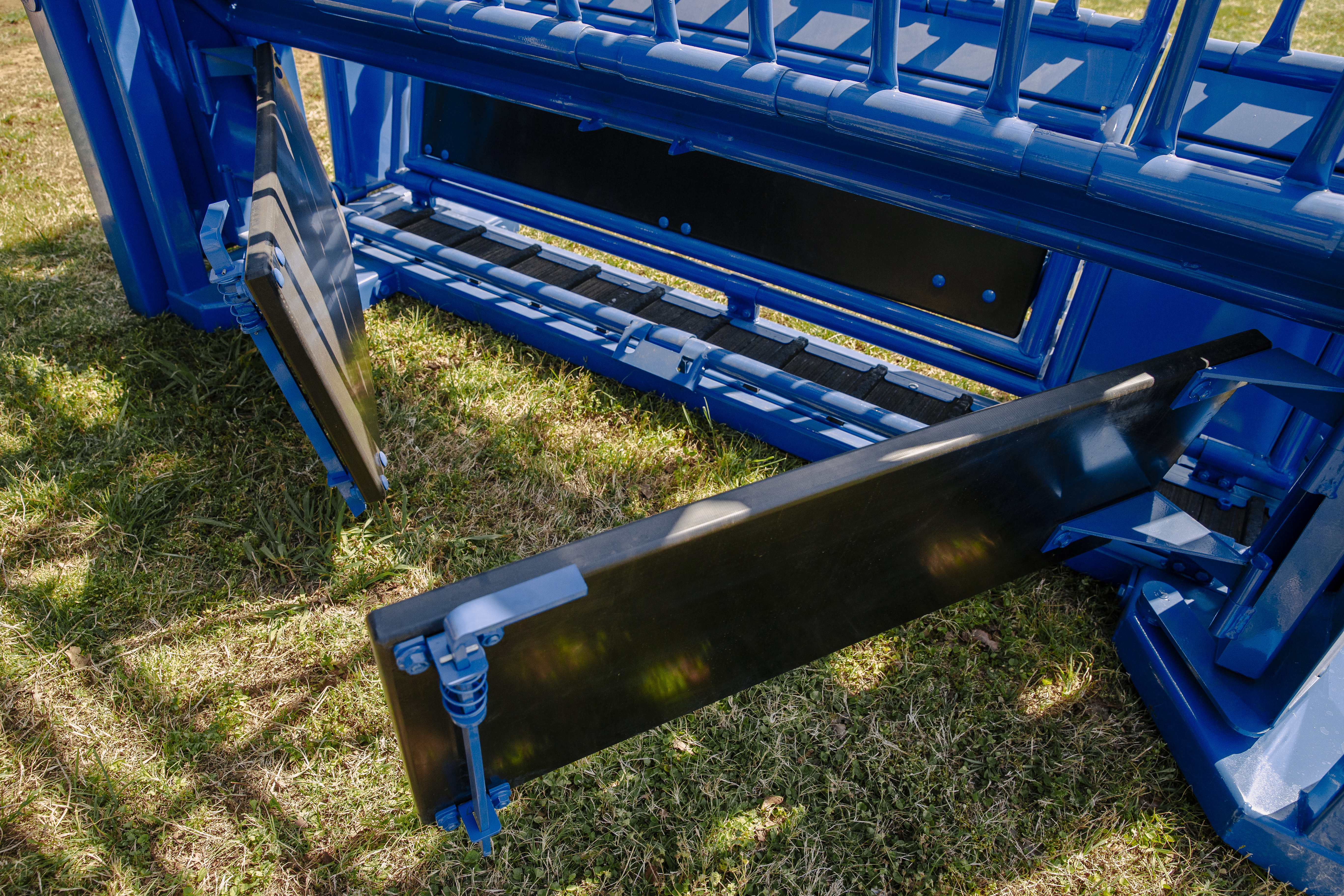 Squeeze Chute – Model SC25