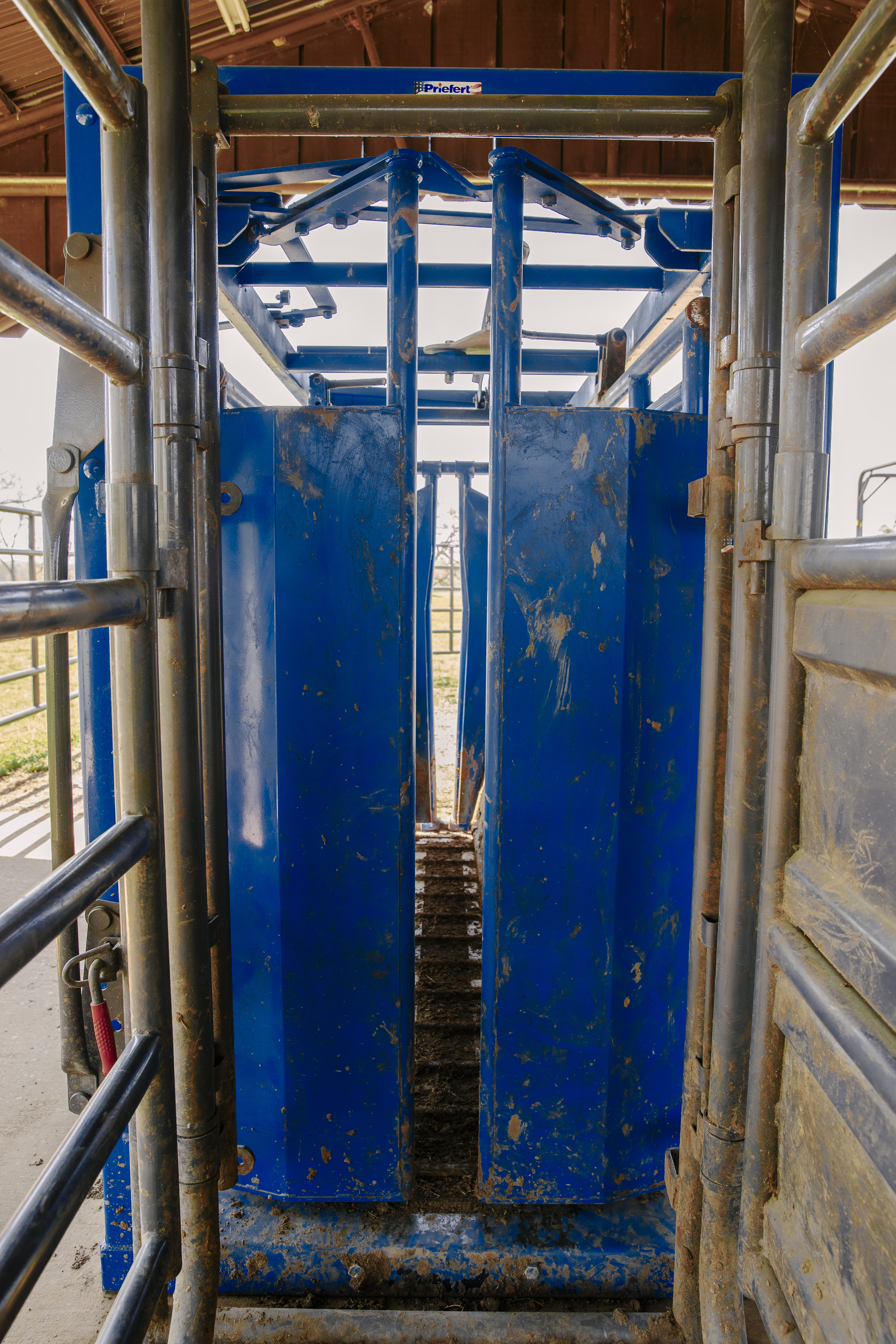 Squeeze Chute – Model SC25